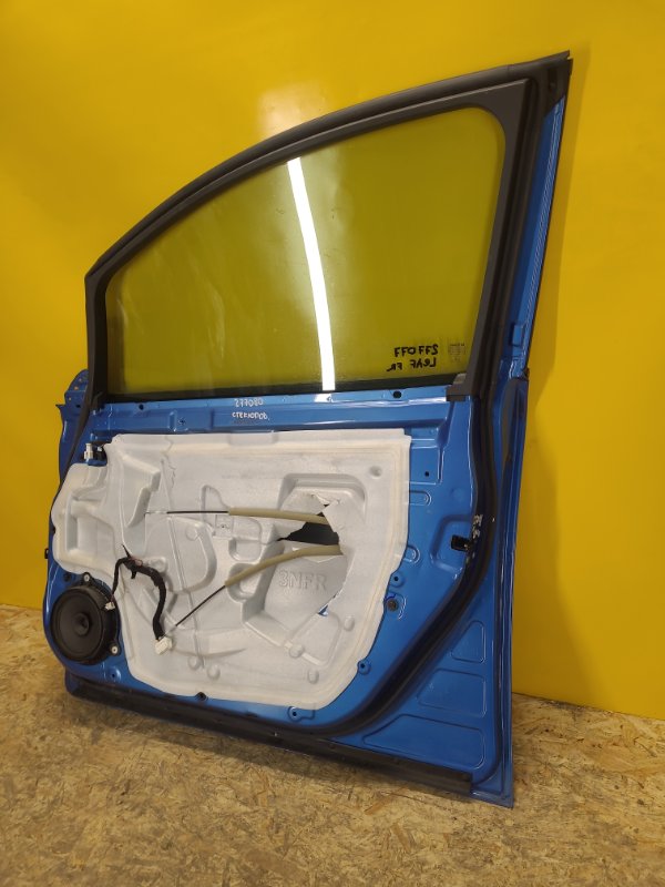 Дверь передняя правая LEAF 18-