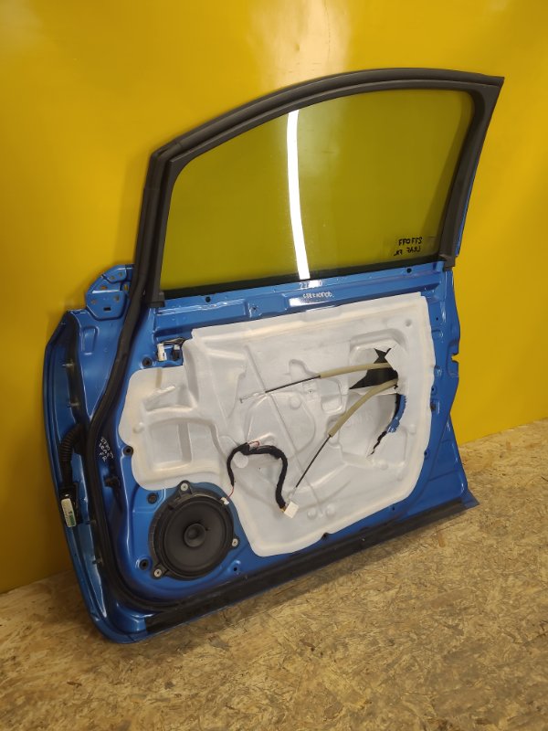 Дверь передняя правая LEAF 18-