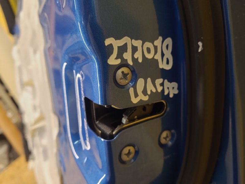 Замок двери передний правый NISSAN LEAF 18- 80500-4NP0A Б/У