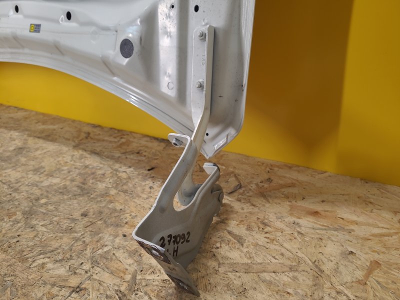 Запчасть петля капота левая NISSAN LEAF 18- 65401-5SK0B Б/У Петля капота левая NISSAN LEAF 18- 65401-5SK0B Б/У