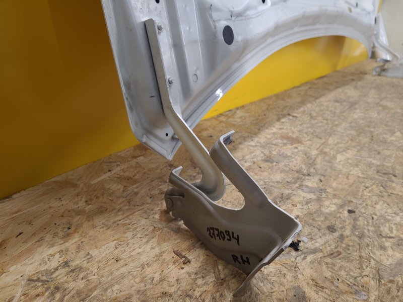 Петля капота правая NISSAN LEAF 18- 65400-5SK0B Б/У