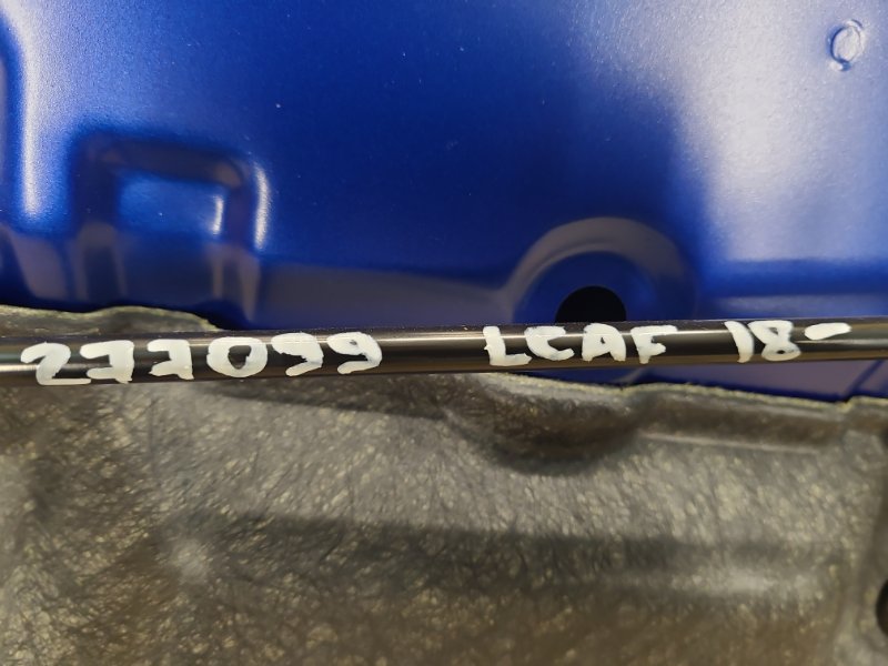 Упор капота LEAF 18-