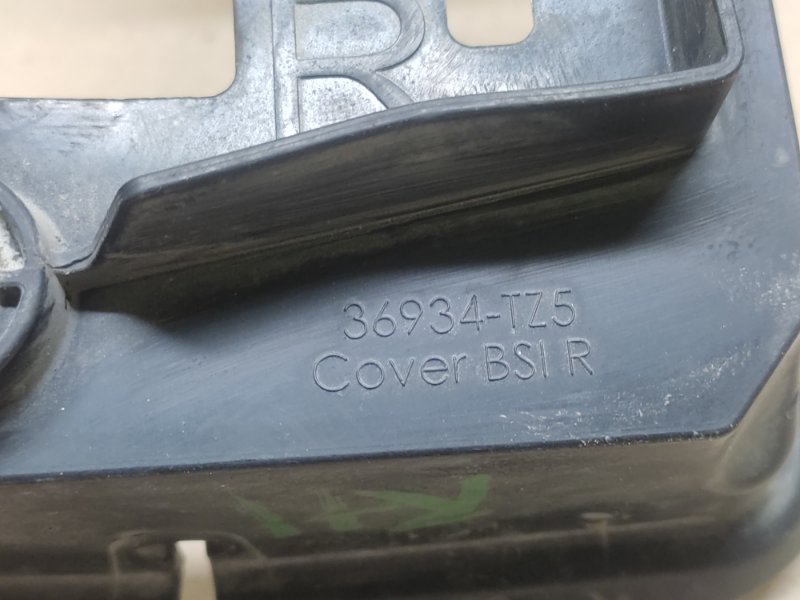 Кронштейн датчика слепых зон правый MDX (YD3) 13-21 2014 3.5