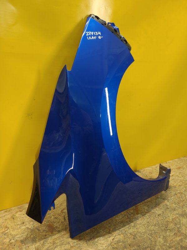Крыло переднее правое LEAF 18-