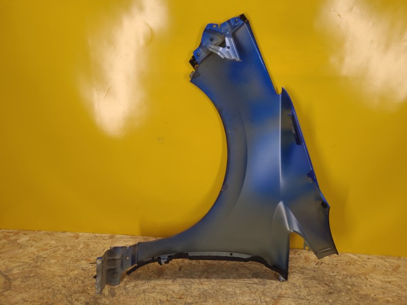 Крыло переднее правое LEAF 18-