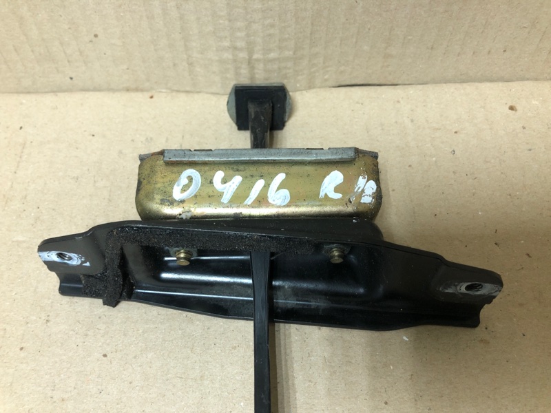 Ограничитель двери задний правый M35/M45 04-10 2004 3.5 VQ35DE Ограничитель двери задний правый M35/M45 04-10 2004 3.5 VQ35DE