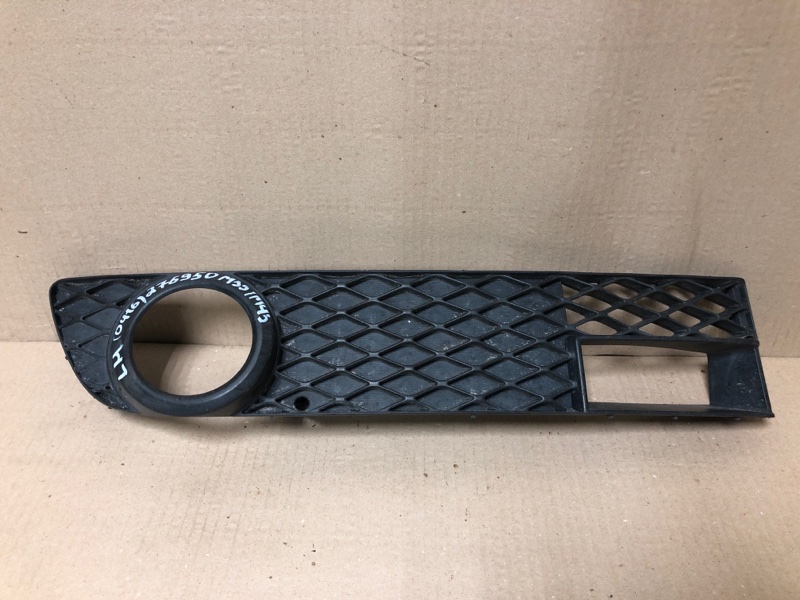 Накладка противотуманной фары левая INFINITI M35/M45 04-10 2004 3.5 VQ35DE 62257-EG700 Б/У