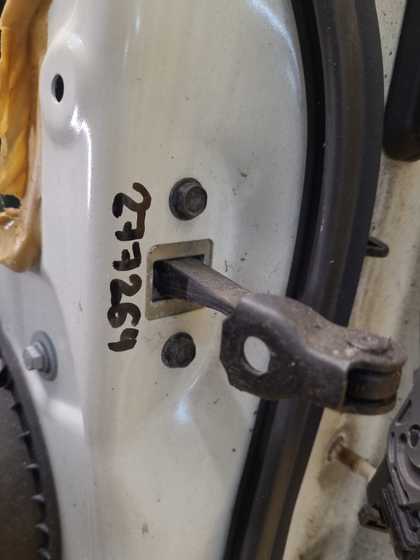 Запчасть ограничитель двери передний левый NISSAN LEAF 18- 80430-3NF0A Б/У Ограничитель двери передний левый NISSAN LEAF 18- 80430-3NF0A Б/У