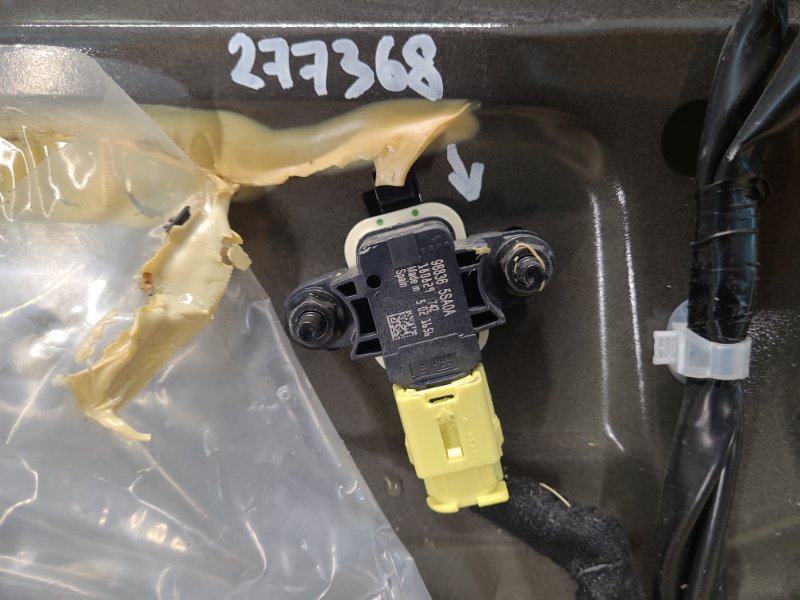 Датчик удара передний левый NISSAN LEAF 18- 98830-5RA8A Б/У