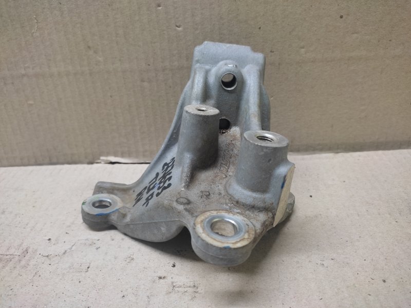 Крепление балки подвески переднее правое ACURA TLX 17-20 2.4L Крепление балки подвески переднее правое ACURA TLX 17-20 2.4L