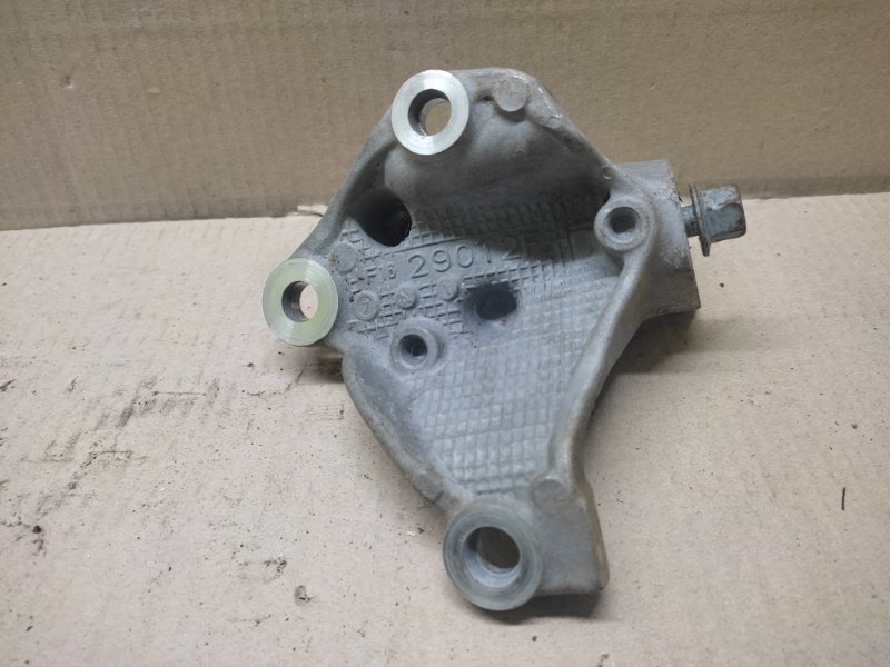 Крепление балки подвески переднее правое TLX 17-20 2019 2.4L Крепление балки подвески переднее правое TLX 17-20 2019 2.4L