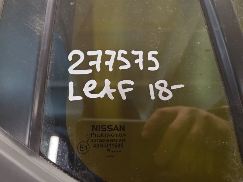 Стекло двери глухое заднее правое LEAF 18-