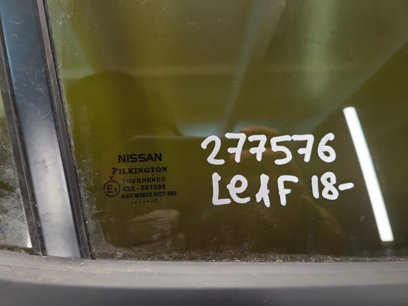 Стекло двери заднее правое LEAF 18-