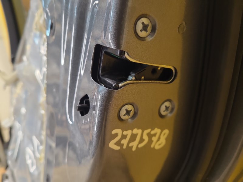 Замок двери задний правый NISSAN LEAF 18- 82500-4NP0A Б/У