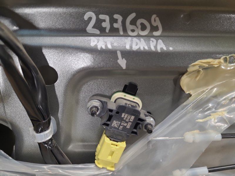 Датчик удара передний правый NISSAN LEAF 18- 98830-5RA8A Б/У