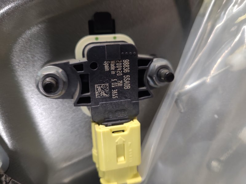 Датчик удара передний правый LEAF 18-