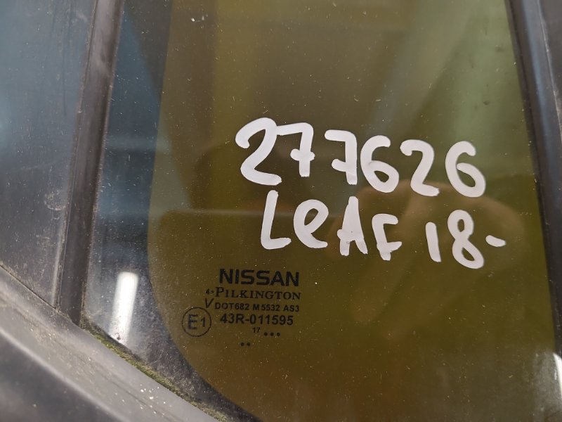 Стекло двери глухое заднее правое LEAF 18-