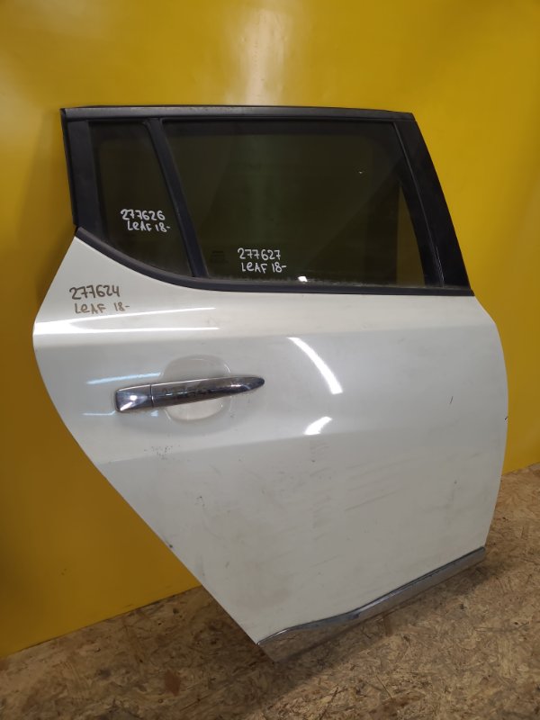 Дверь задняя правая LEAF 18-