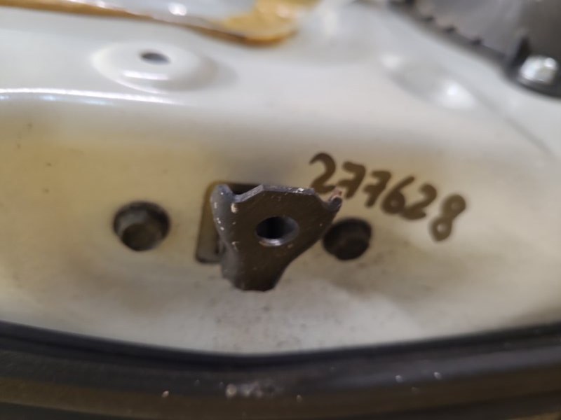 Ограничитель двери задний правый NISSAN LEAF 18- 82430-3NF0A Б/У