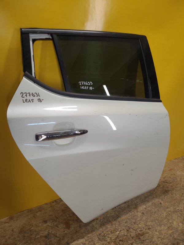 Дверь задняя правая LEAF 18-