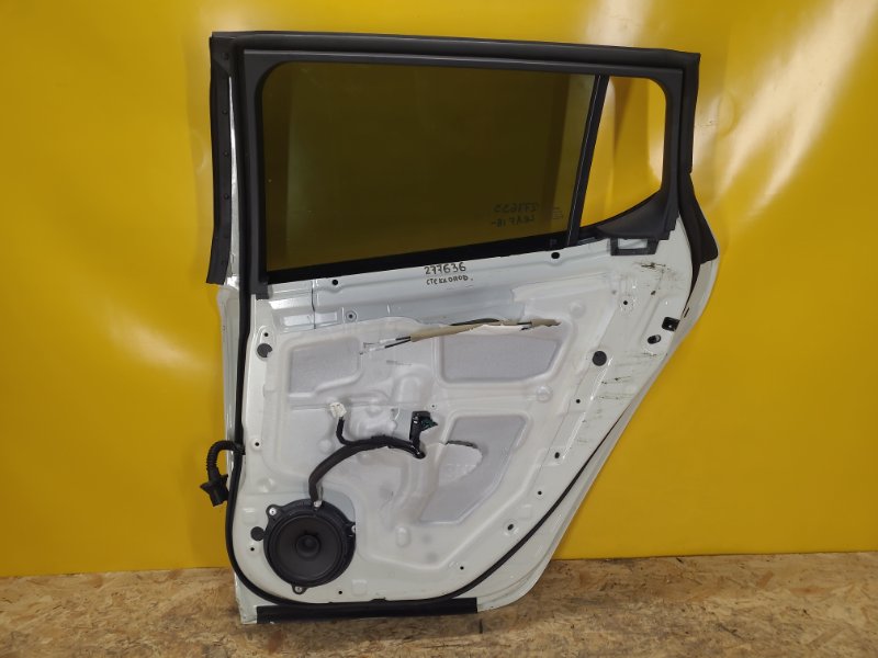 Дверь задняя правая LEAF 18-