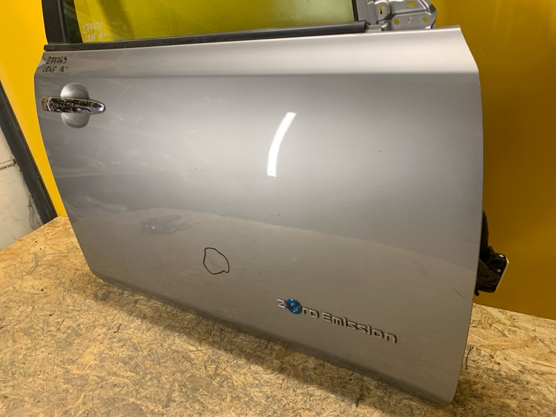 Дверь передняя правая LEAF 18-