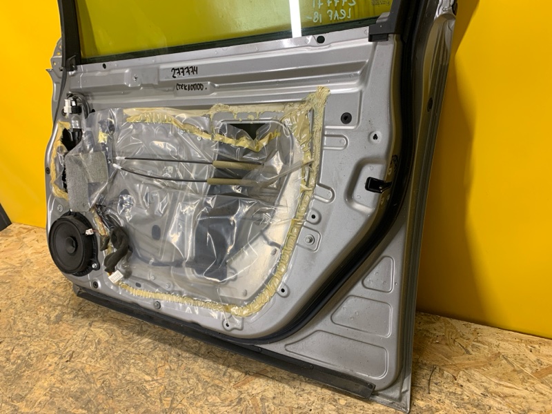 Дверь передняя правая LEAF 18-