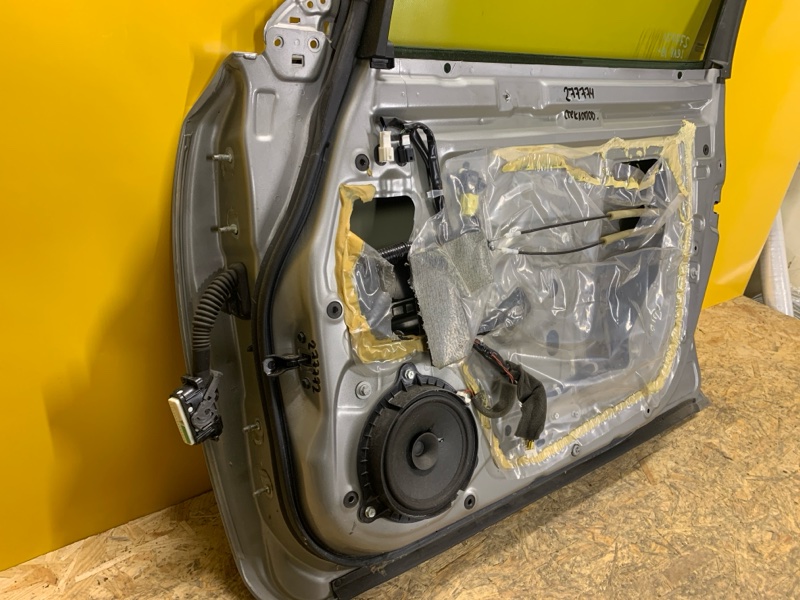 Дверь передняя правая LEAF 18-