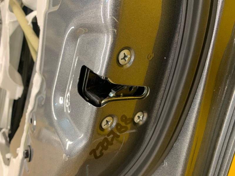 Замок двери передний правый NISSAN LEAF 18- 80500-4NP0A Б/У