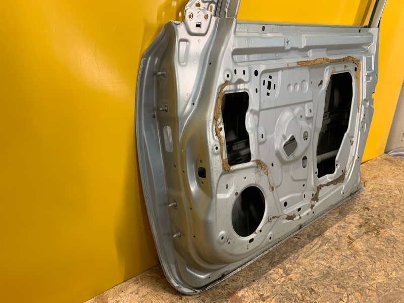 Дверь передняя правая LEAF 10-17