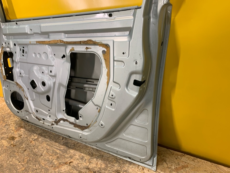 Дверь передняя правая LEAF 10-17