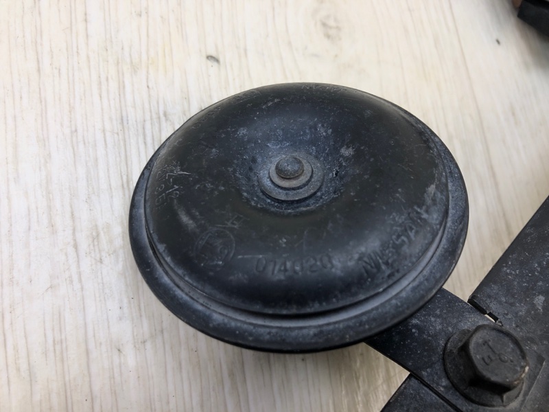 Сигнал JUKE 10-19 2011 F15 1.6 MR16DDT