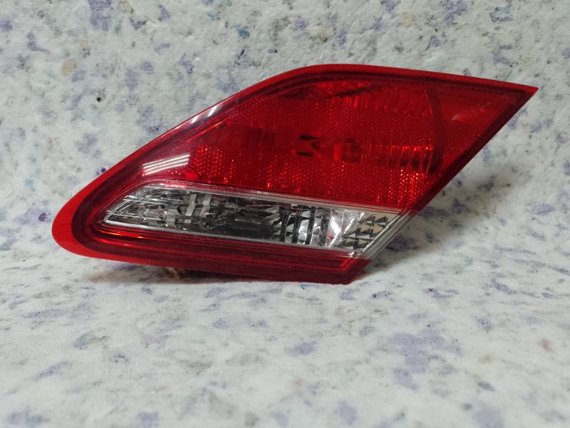 Фонарь внутренний задний правый TOYOTA AVALON 05-12 81580-AC020 Б/У