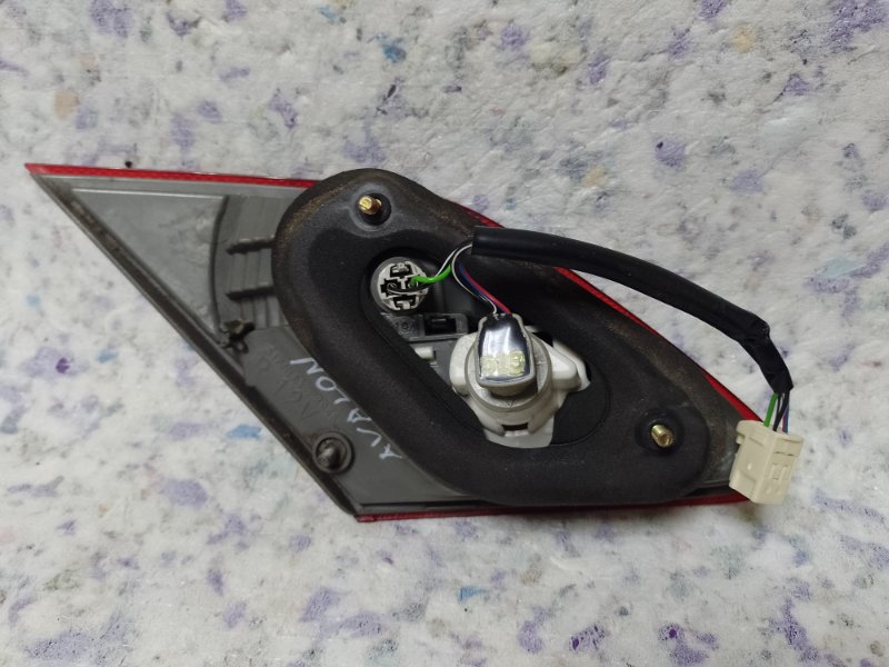 Фонарь внутренний задний правый AVALON 05-12