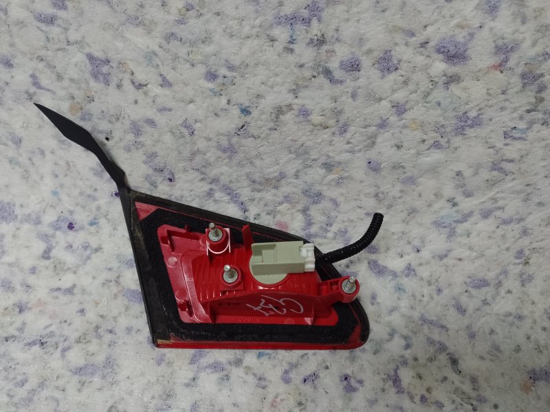 Фонарь внутренний задний правый G25/G35/G37/Q40 06-14