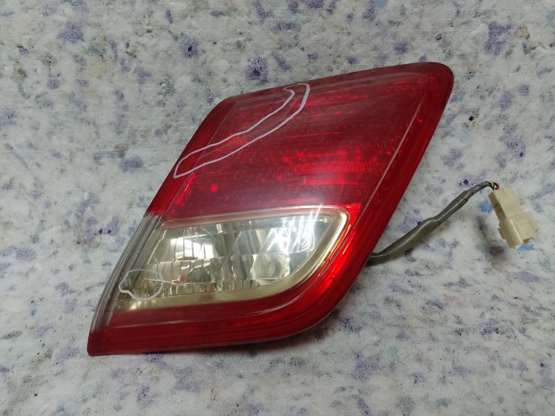 Фонарь внутренний задний правый TOYOTA CAMRY 40 06-11 81580-06120 Б/У