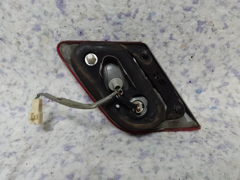 Фонарь внутренний задний правый CAMRY 40 06-11