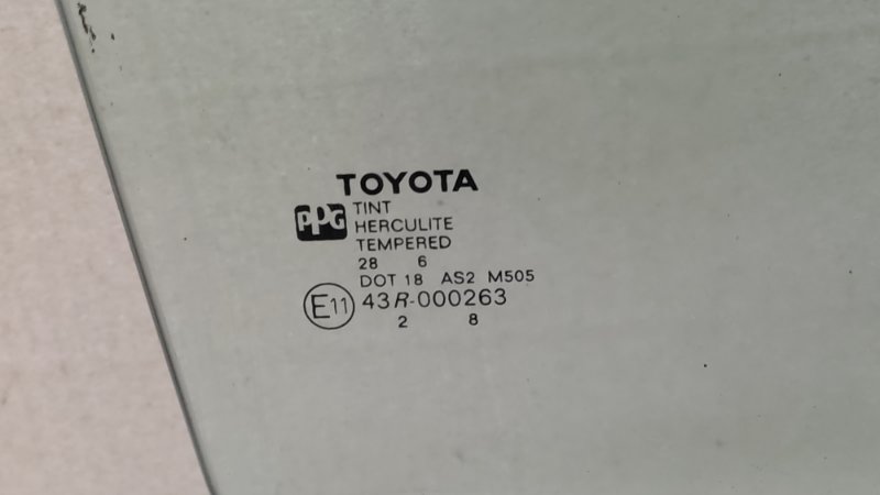 Стекло двери переднее правое SIENNA 03-10 2006 3.5 2GR-FE