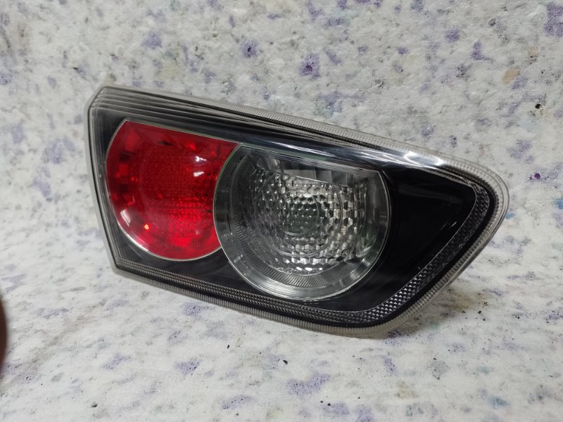 Фонарь внутренний задний левый MITSUBISHI LANCER X 10 07-15 8330A625 Б/У