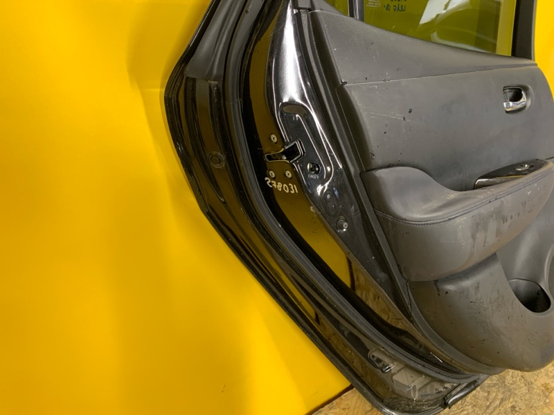 Дверь задняя левая LEAF 18-