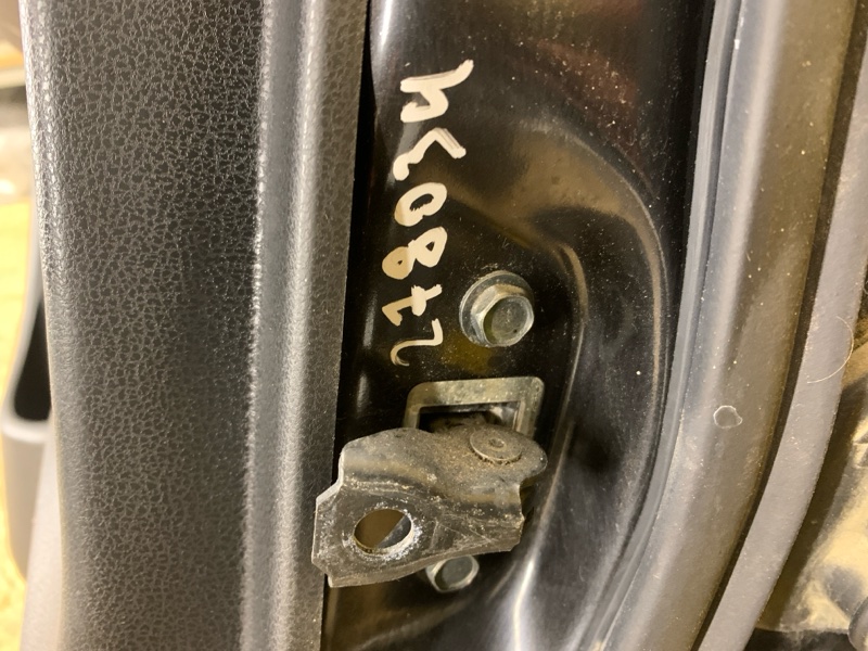 Запчасть ограничитель двери задний левый NISSAN LEAF 18- 82430-3NF0A Б/У Ограничитель двери задний левый NISSAN LEAF 18- 82430-3NF0A Б/У