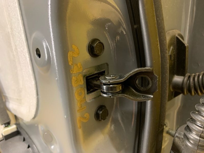 Ограничитель двери задний левый NISSAN LEAF 18- 82430-3NF0A Б/У