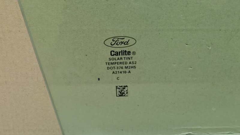 Стекло двери переднее правое FOCUS 10-18