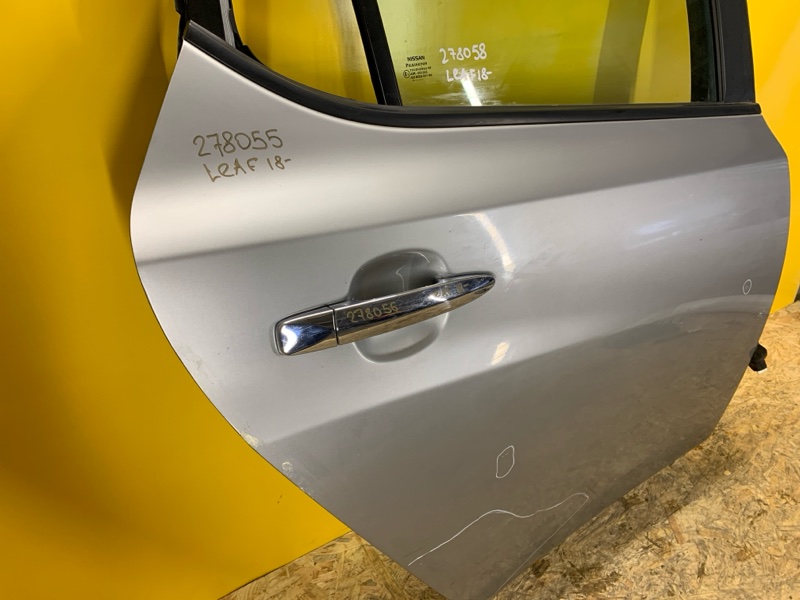 Дверь задняя правая LEAF 18-