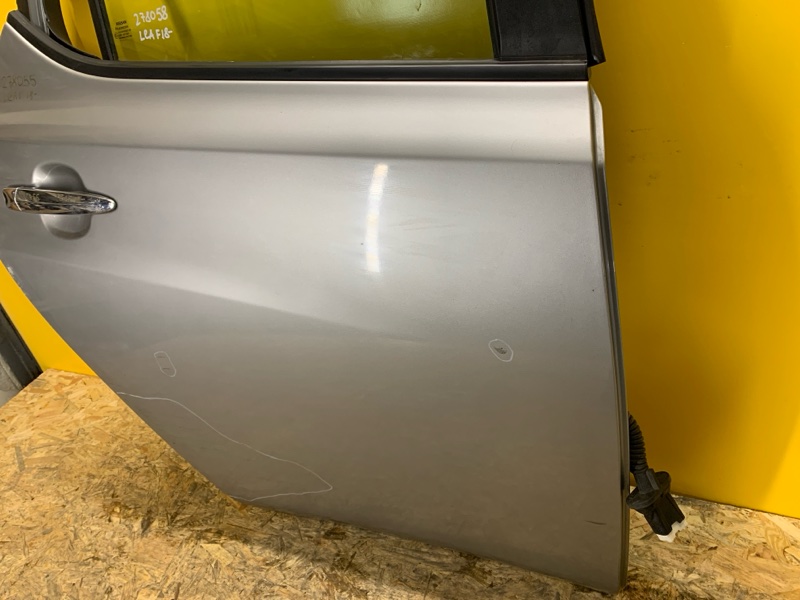 Дверь задняя правая LEAF 18-
