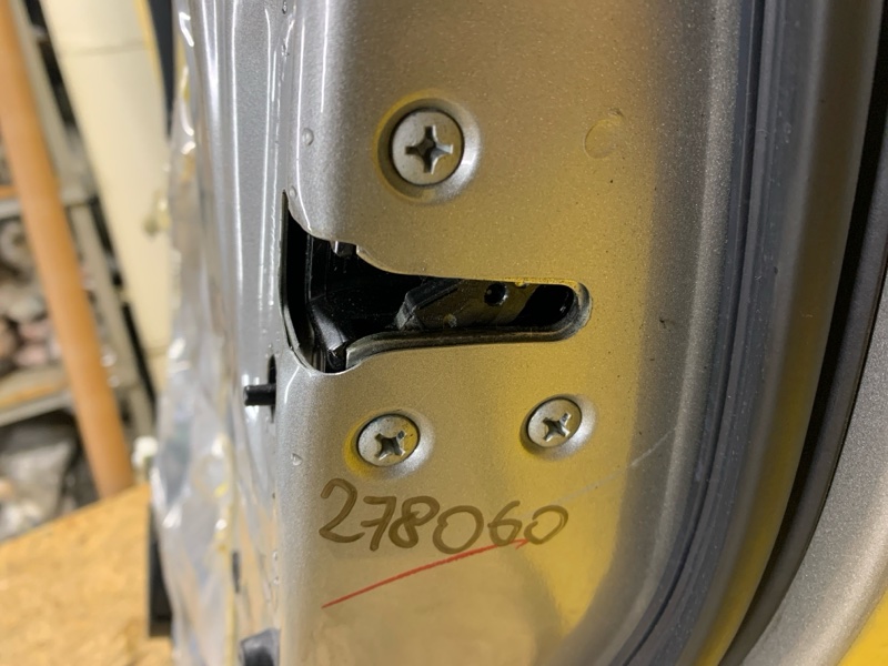 Замок двери задний правый NISSAN LEAF 18- 82500-4NP0A Б/У