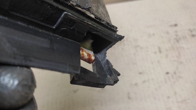 Стекло двери глухое переднее правое FUSION 14- 2014 2.5L