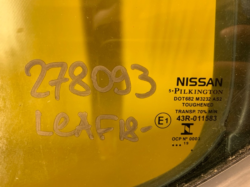 Стекло двери глухое заднее левое LEAF 18-