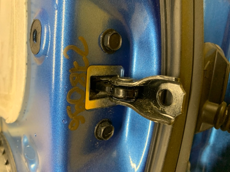 Ограничитель двери задний левый NISSAN LEAF 18- 82430-3NF0A Б/У