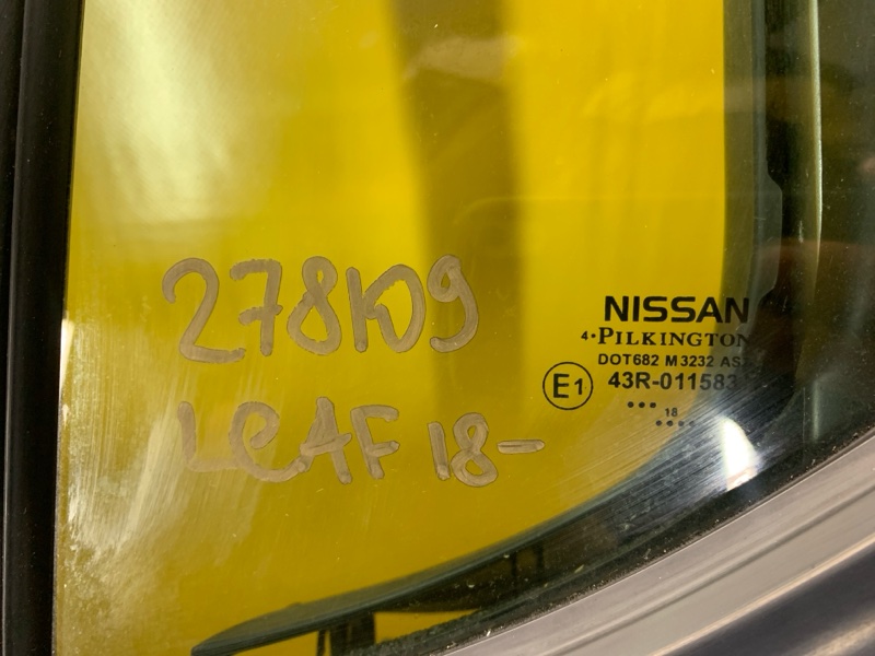 Стекло двери глухое заднее левое LEAF 18-